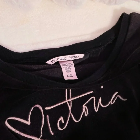 Victoria’s Secret rare velvet pj set ᥫ᭡.